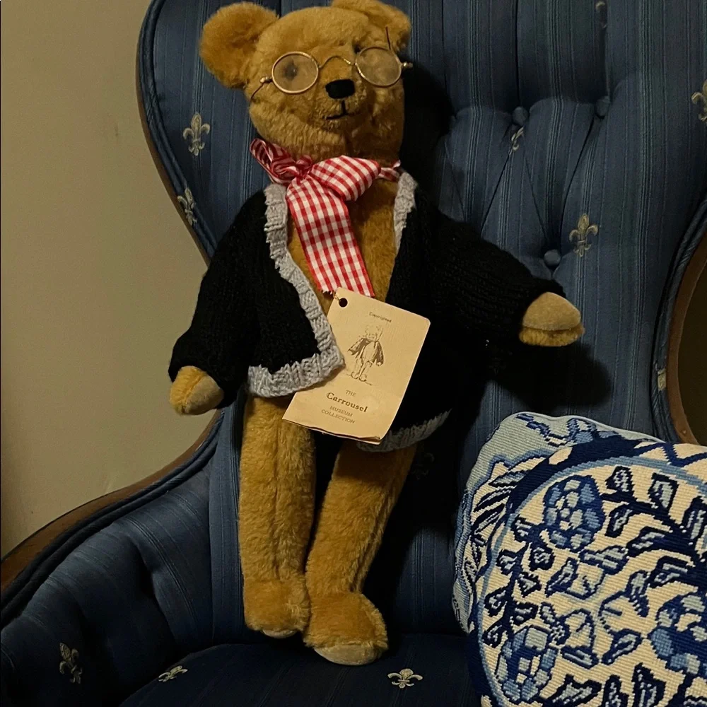 *Signed with Tag* The Carrousel Museum Collection “The Professor” Bear - Picture 3 of 8